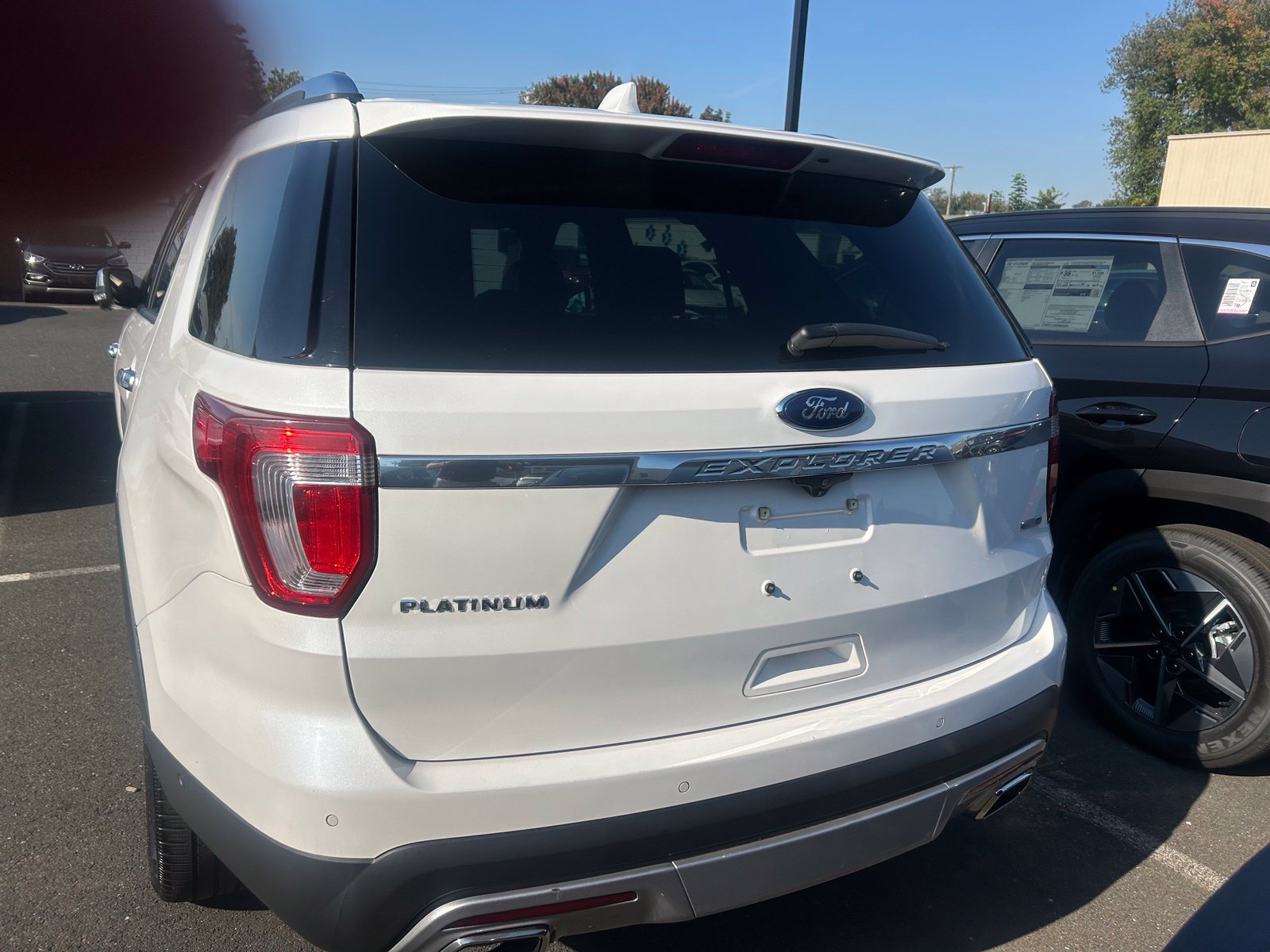 Used 2017 Ford Explorer Platinum AWD/4WD image 4