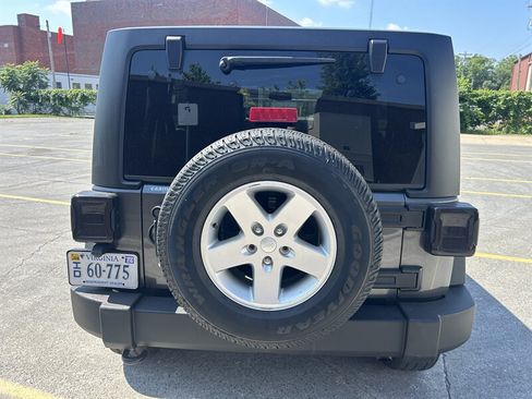 Used 2016 Jeep Wrangler Unlimited Sport w/ Quick Order Package 24S AWD/4WD image 3