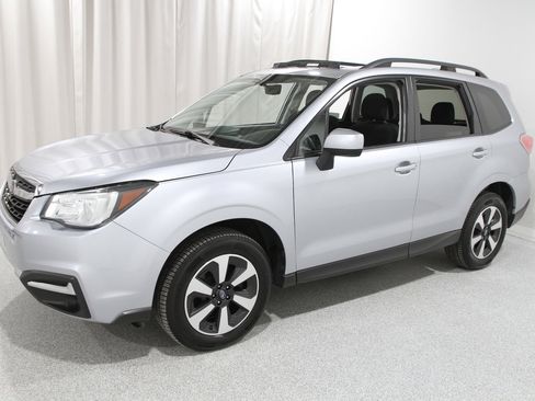 Used 2017 Subaru Forester 2.5i Premium w/ All-Weather Package image 3