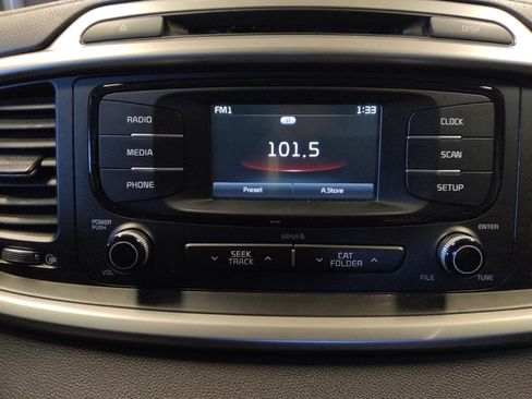 Used 2017 Kia Sorento LX image 25