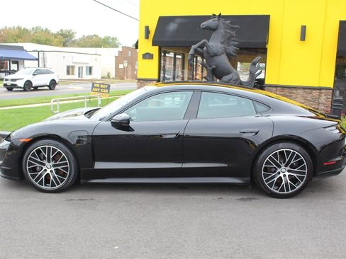 Used 2022 Porsche Taycan image 25