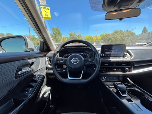 Used 2023 Nissan Rogue SV image 71