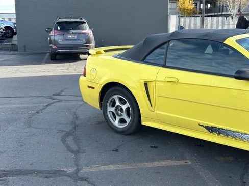 Used 2003 Ford Mustang Convertible image 4