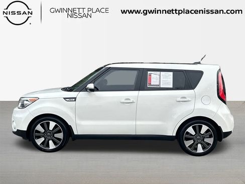 Used 2017 Kia Soul + image 8