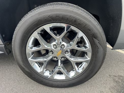Used 2019 Chevrolet Suburban LT AWD/4WD image 11