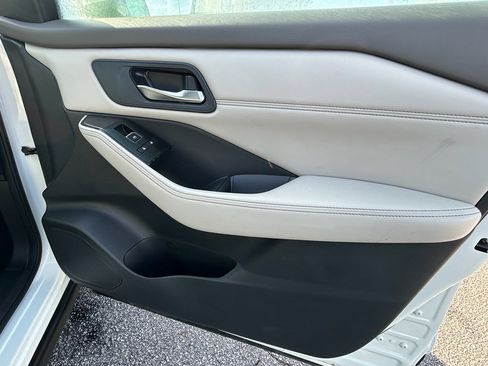 Used 2023 Nissan Rogue SL w/ SL Premium Package image 26