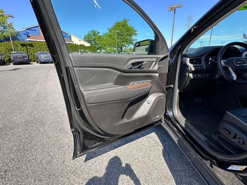 Used 2023 GMC Acadia Denali w/ Denali Ultimate Package AWD/4WD image 24