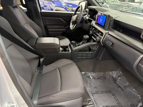 Certified 2025 Toyota 4Runner SR5 AWD/4WD image 9