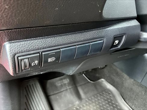 Certified 2020 Toyota Corolla LE image 31