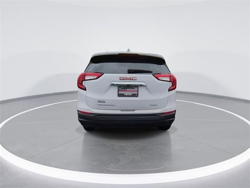 Used 2024 GMC Terrain SLE image 7