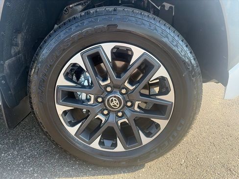 Used 2026 Toyota Tundra Limited AWD/4WD image 9