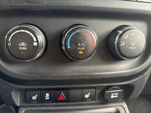 Used 2014 Jeep Patriot Latitude AWD/4WD image 27