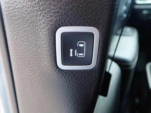 New 2026 Chrysler Pacifica Limited w/ Uconnect Theater Family Group image 12