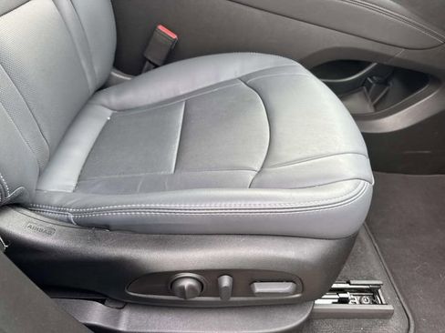 Used 2023 Buick Enclave Essence image 14