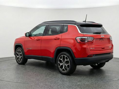 Used 2025 Jeep Compass Limited image 6