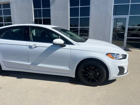 Used 2020 Ford Fusion SE FWD image 8