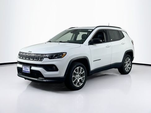 Used 2022 Jeep Compass Latitude AWD/4WD image 1