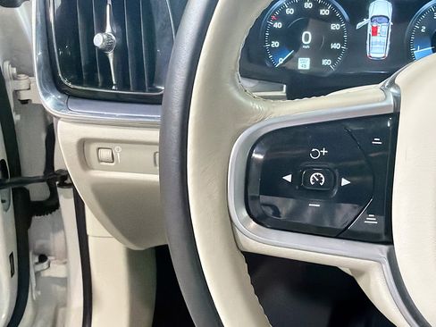 Used 2020 Volvo V60 T5 Cross Country image 35