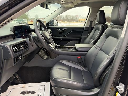 Used 2025 Lincoln Aviator AWD image 16