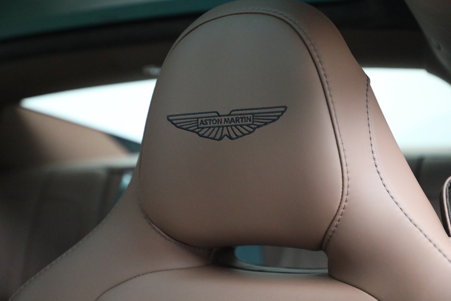 Used 2025 Aston Martin DB12 Coupe RWD image 16