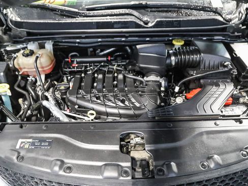 Used 2019 Chrysler Pacifica Touring image 25