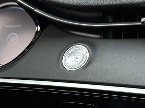 Used 2025 Genesis GV70 2.5T image 7