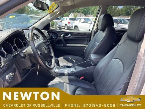 Used 2017 Buick Enclave Leather FWD image 4
