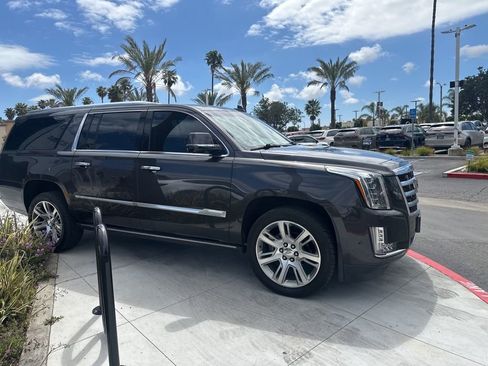 Used 2018 Cadillac Escalade ESV Premium Luxury image 24