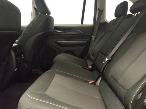 Used 2024 Jeep Grand Cherokee Laredo RWD image 18