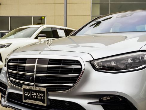 Used 2021 Mercedes-Benz S 580 4MATIC Sedan image 2