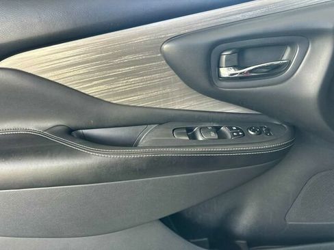 Used 2018 Nissan Murano SV FWD image 16