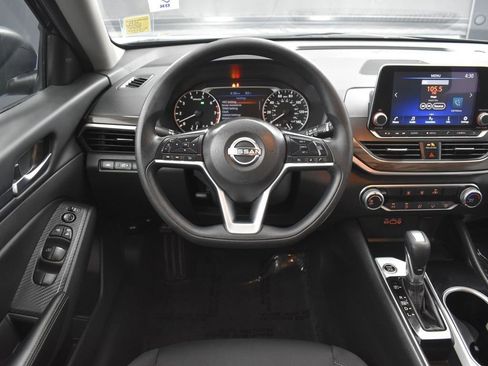 Used 2024 Nissan Altima 2.5 SV image 12