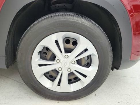 Used 2025 Chevrolet Trax LS FWD image 9