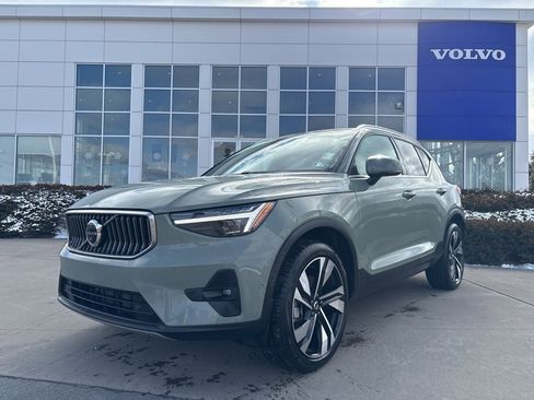 Certified 2025 Volvo XC40 B5 Ultra w/ Protection Package Premier image 43
