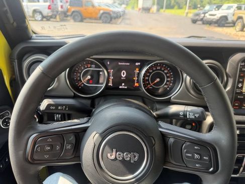 Used 2023 Jeep Gladiator Sport AWD/4WD image 19