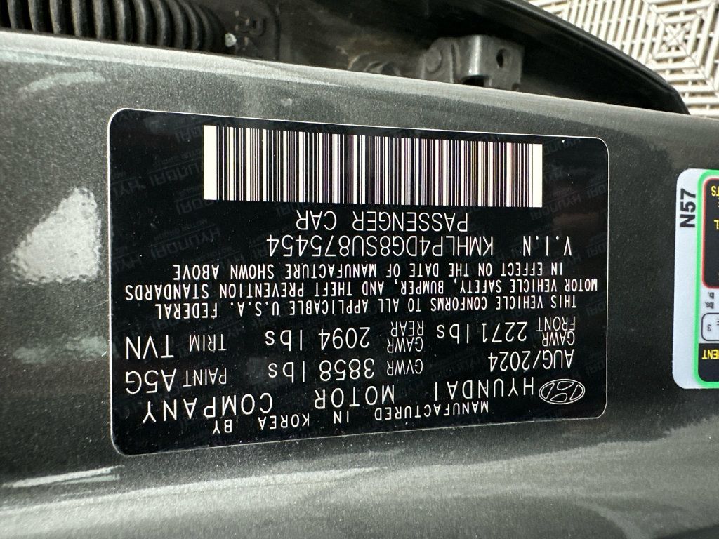 Used 2025 Hyundai Elantra Limited FWD image 33