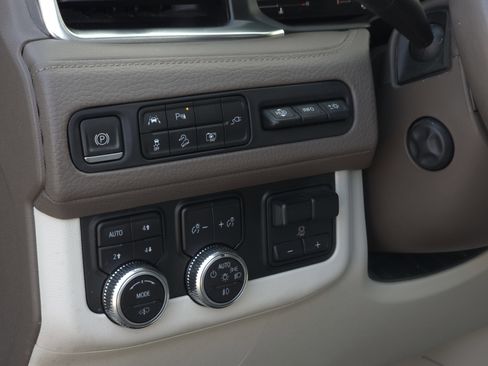 Used 2022 GMC Yukon Denali w/ Denali Ultimate Package image 30