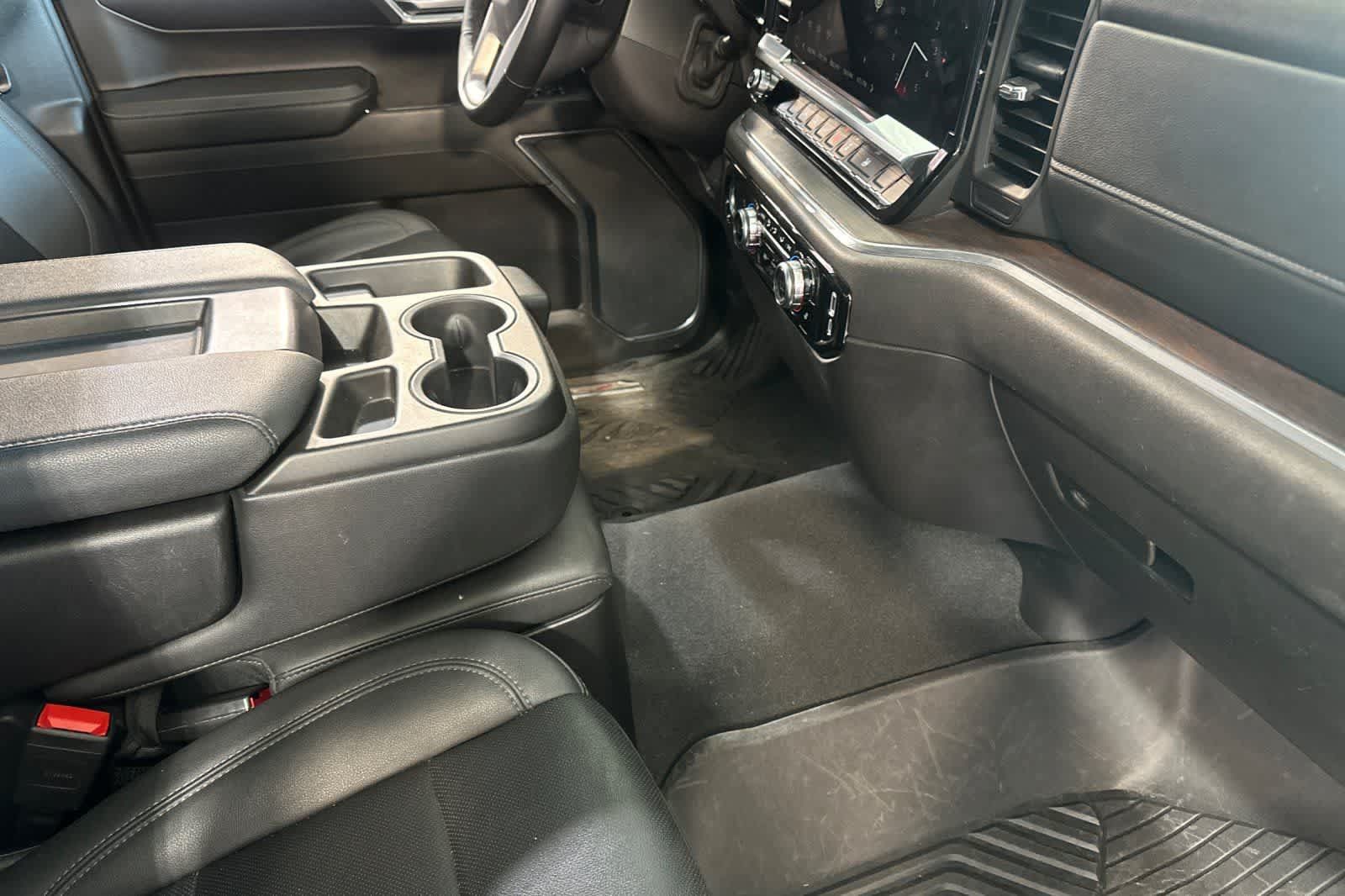 Used 2024 GMC Sierra 1500 SLT AWD/4WD image 16