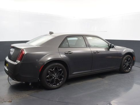 Used 2021 Chrysler 300 Touring w/ Sport Appearance Package image 4