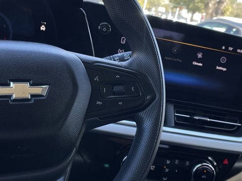 Used 2025 Chevrolet Trax LT image 14