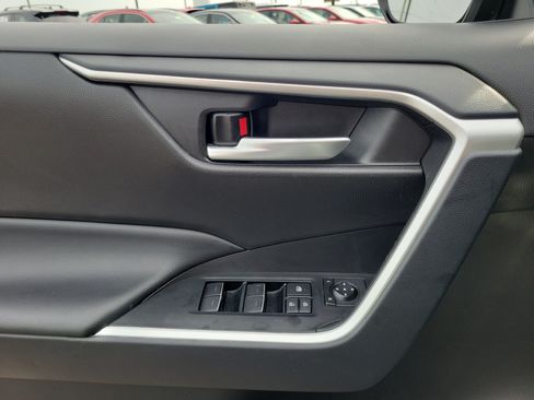 Used 2025 Toyota RAV4 XLE AWD/4WD image 17