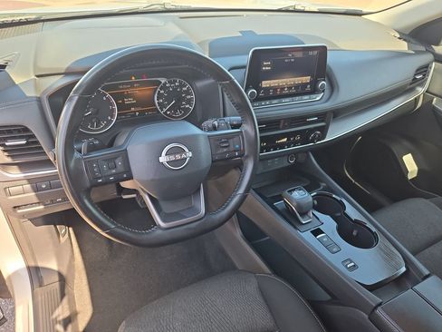Certified 2025 Nissan Rogue SV FWD image 16