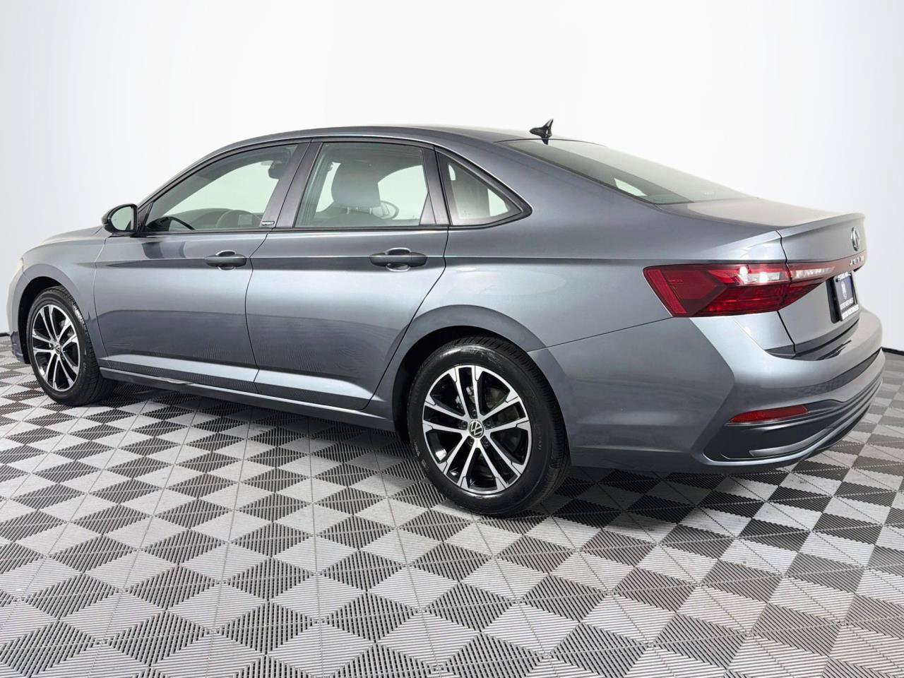 Used 2025 Volkswagen Jetta Sport FWD image 8
