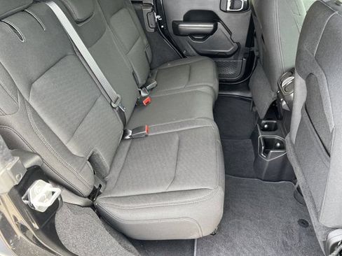 Used 2019 Jeep Wrangler Unlimited Sport S AWD/4WD image 17
