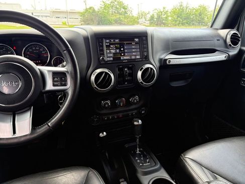 Used 2016 Jeep Wrangler Unlimited Rubicon AWD/4WD image 19