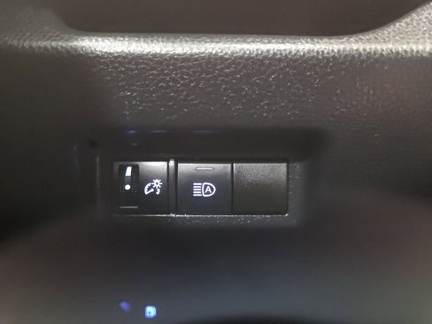 Used 2020 Toyota RAV4 LE image 24