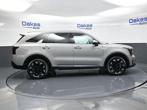 New 2025 Kia Sorento EX w/ Panoramic Sunroof Package AWD/4WD image 9