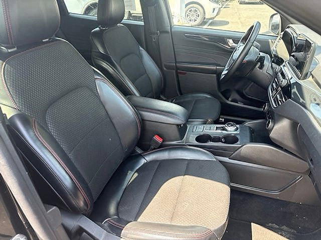 Used 2025 Ford Escape ST-Line Select AWD/4WD image 17