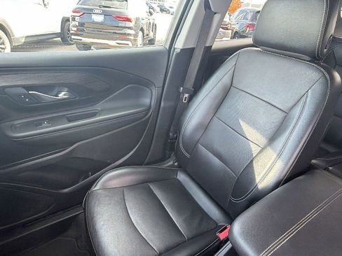 Used 2024 GMC Terrain SLT image 19