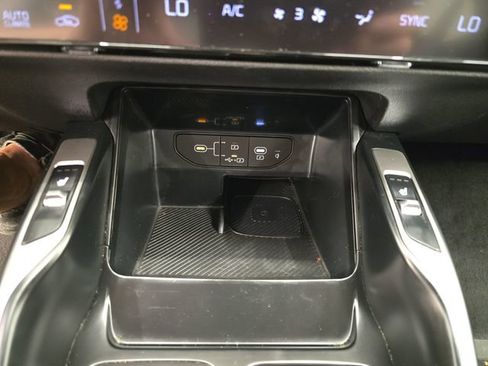 Used 2024 Kia Sorento S FWD image 23
